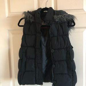 Juniors dept girls black vest with fur